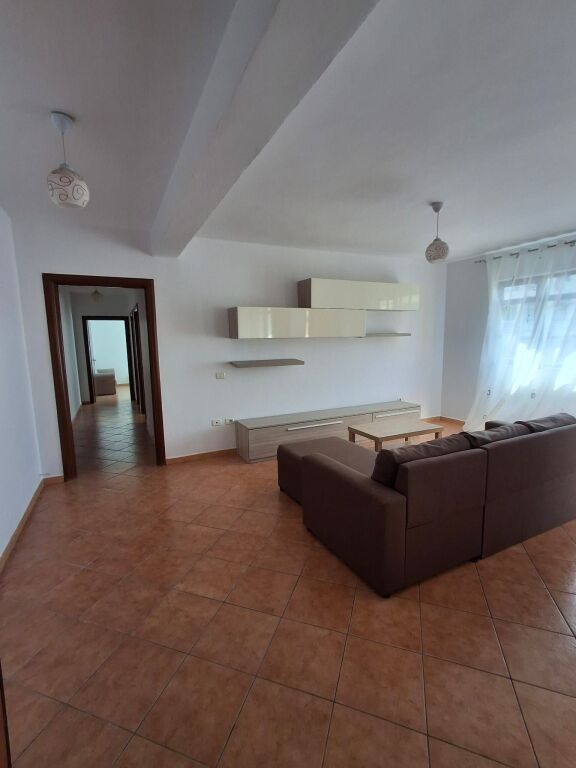 Apartament me qera 2+1