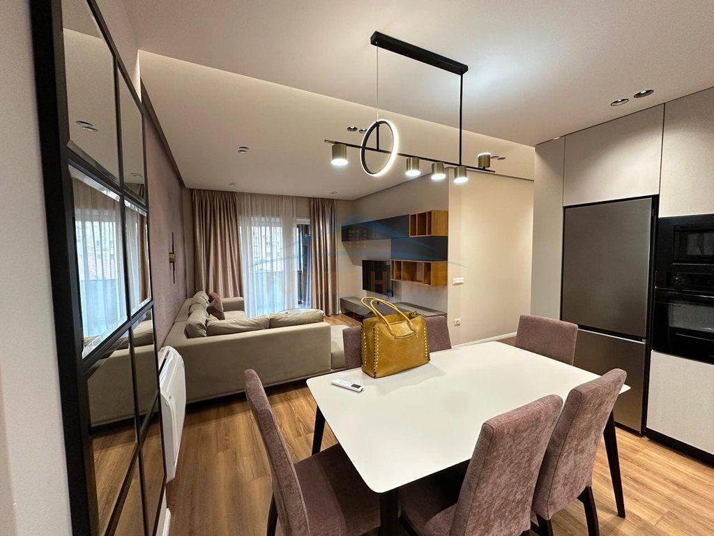 Qera, Apartament 1+1+Post Parkimi, Shkolla e Kuqe, Tirane