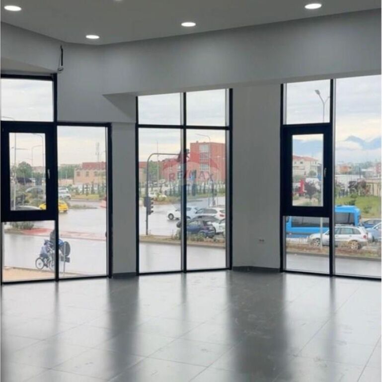AMBIENT BIZNESI PER QIRA TE RRUGA DRITAN HOXHA