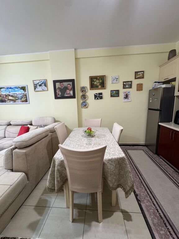 APARTAMENT 2+1+2 ME QIRA UNAZA E RE " OZON"