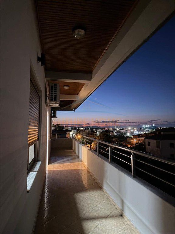 For rent, 3rd floor of a villa, Mezez