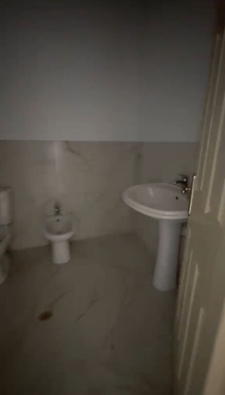 Shitet apartament 2+1+2