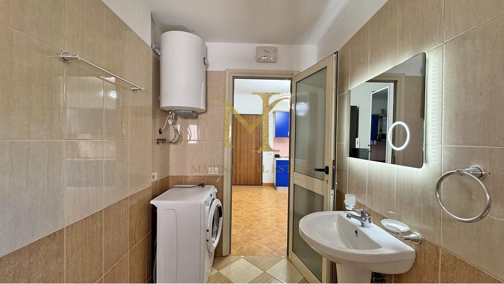 Shitet apartament 1+1. Kati 4, pa ashensor. Shkembi Kavajes, afer Bonita, Kraja dhe Dolce Vita Hotel.