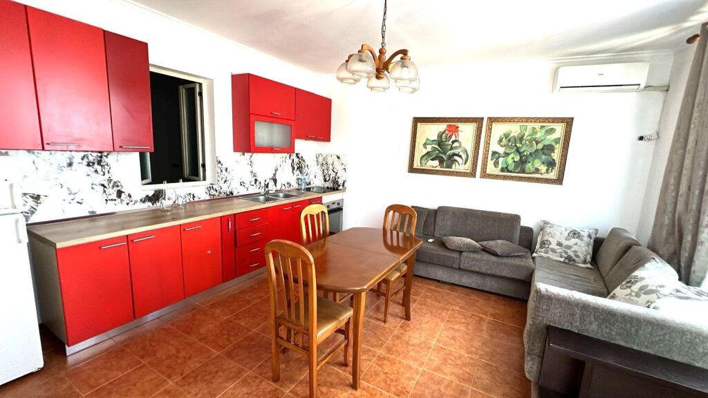Apartment 2+1 for rent, 3rd floor of a private house, with terrace, 450 €