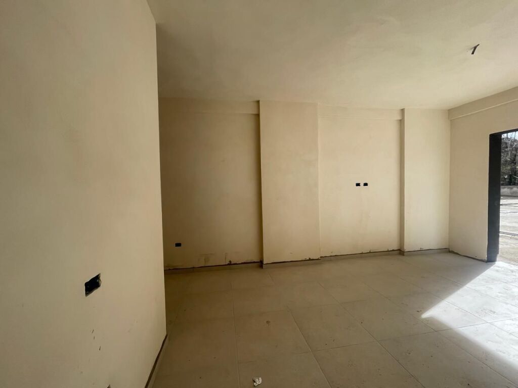 Shitet Apartament 2+1+2 RRUGA ELBASANIT, PALLATI I BRIGADAVE 175.000