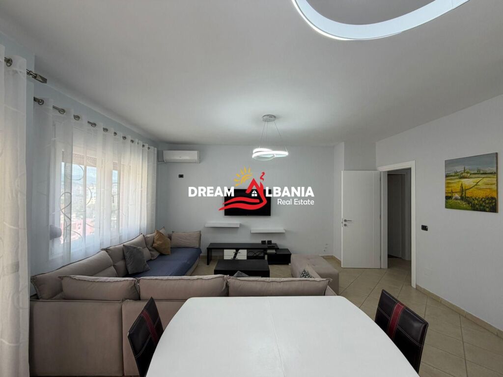 Affittasi appartamento 2+1+2 con posto auto presso il palazzo di 9 piani, Tirana (ID 42214979)