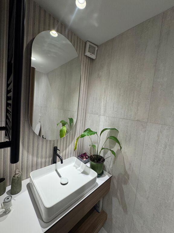 Apartament 1+1 per qera Prane Ambasades Amerikane !