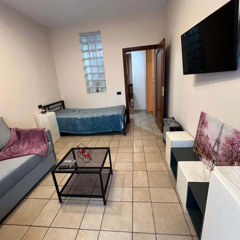 For rent 1+1 Rr. E Kavajes near Globi