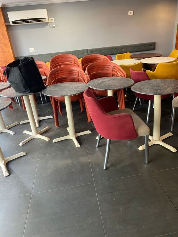Jepet me qera bar-kafe në Yzberish, pranë Nela 6 📍