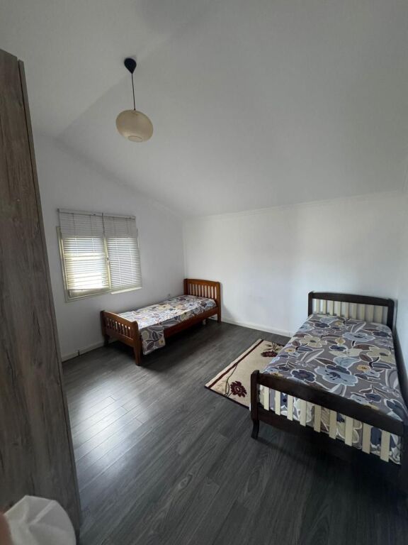 🏡 2+1 Me Qera Tek Rruga Pjetër Budi – Parkim &amp; Oborr Privat ✨