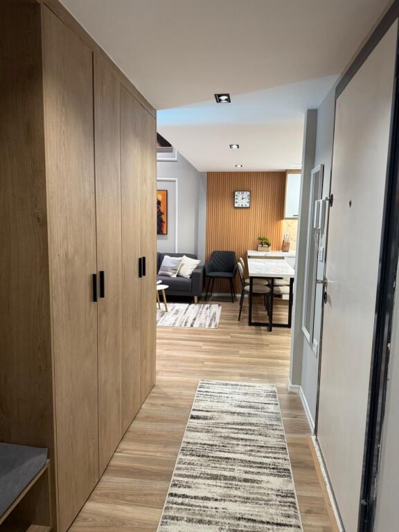 🏡 Jepet me qira dubleks modern 📍 Rruga e Kavajës, përballë American 3 🏢 Kompleksi Golden Park 3, kati 1 🚗 Me vend parkimi të përfshirë  ✨ Mobilim modern dhe punime cilësore 💶 60,000 Lekë / muaj