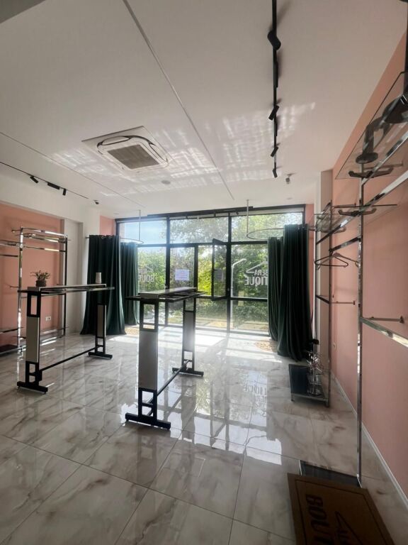 LOCALE COMMERCIALE IN AFFITTO VICINO ALL'UFFICIO POSTALE ALBANESE, DURAZZO