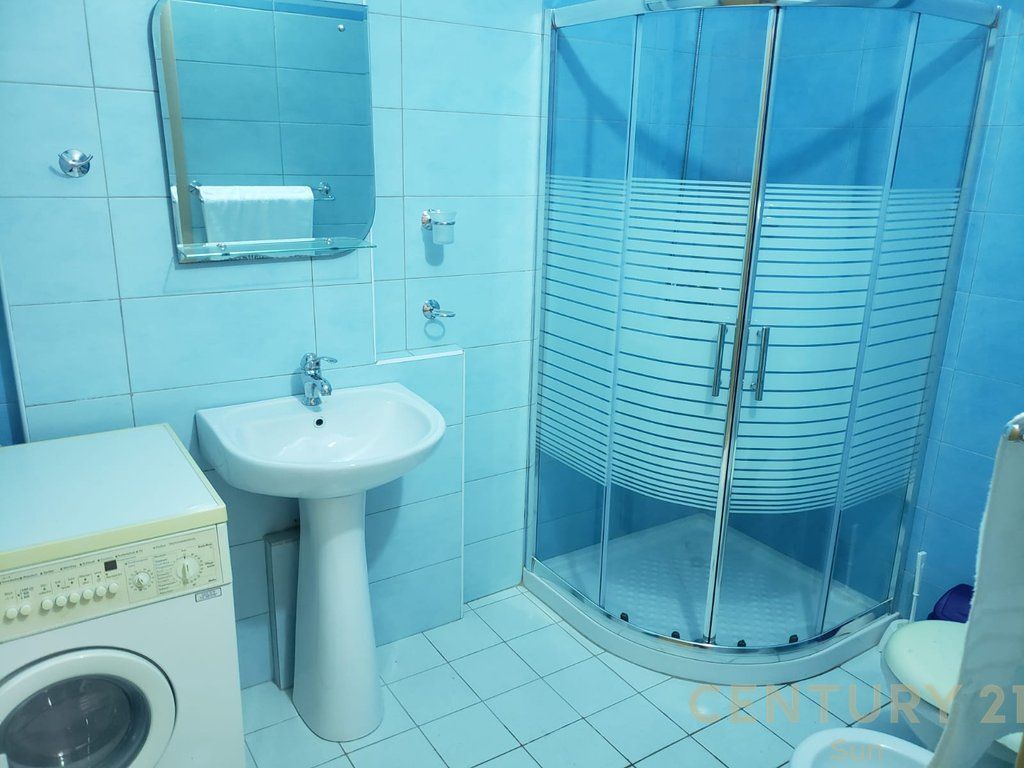 Shitet apartament 1+1 në Lungomare, Vlorë !