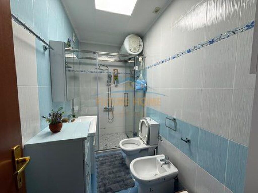 Shitet, Apartament 3+1+2+ Post Parkimi, Liqeni i Thatë, Tiranë.