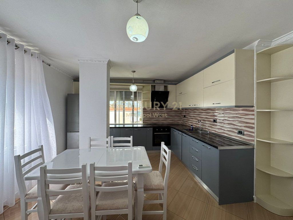 Apartament 2+1 me qira pranë Spitalit Ushtarak