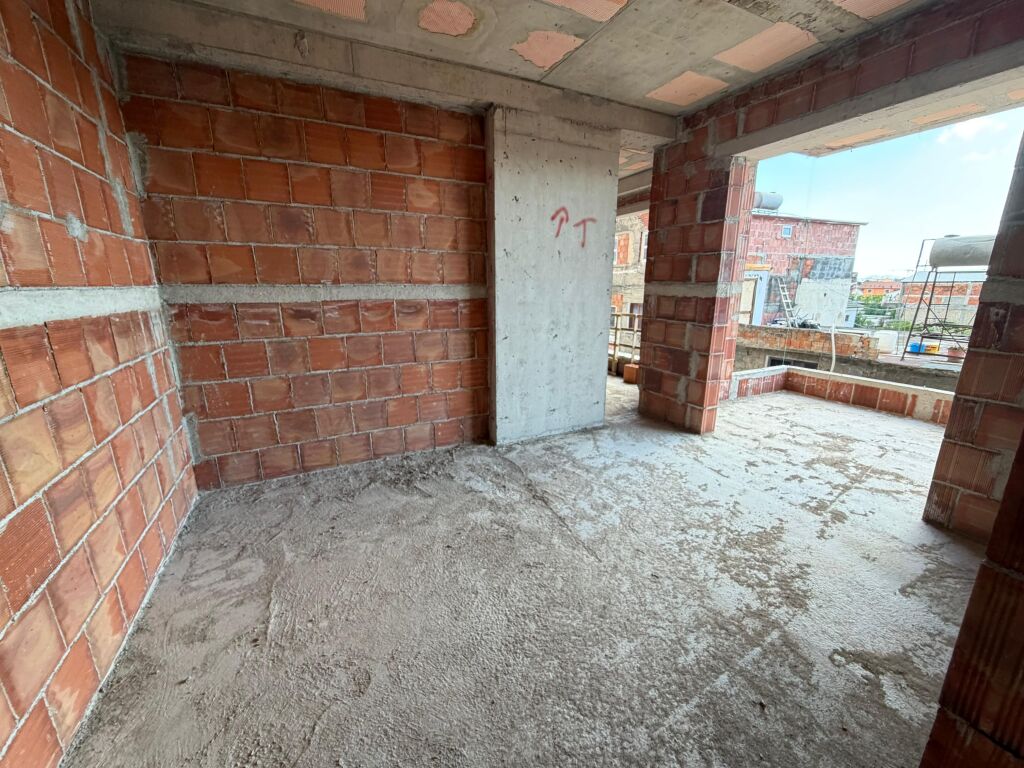 🏡 Shitet Apartament 1+1 📍 Rruga “5 Maji” 🏢 Kati 2 • Me ashensor 🌅 Orientim Perëndim 📐 Sipërfaqe 70 m² 🏗️ Në ndërtim, faz tulle  💶 Çmimi: 112,000 € 📞