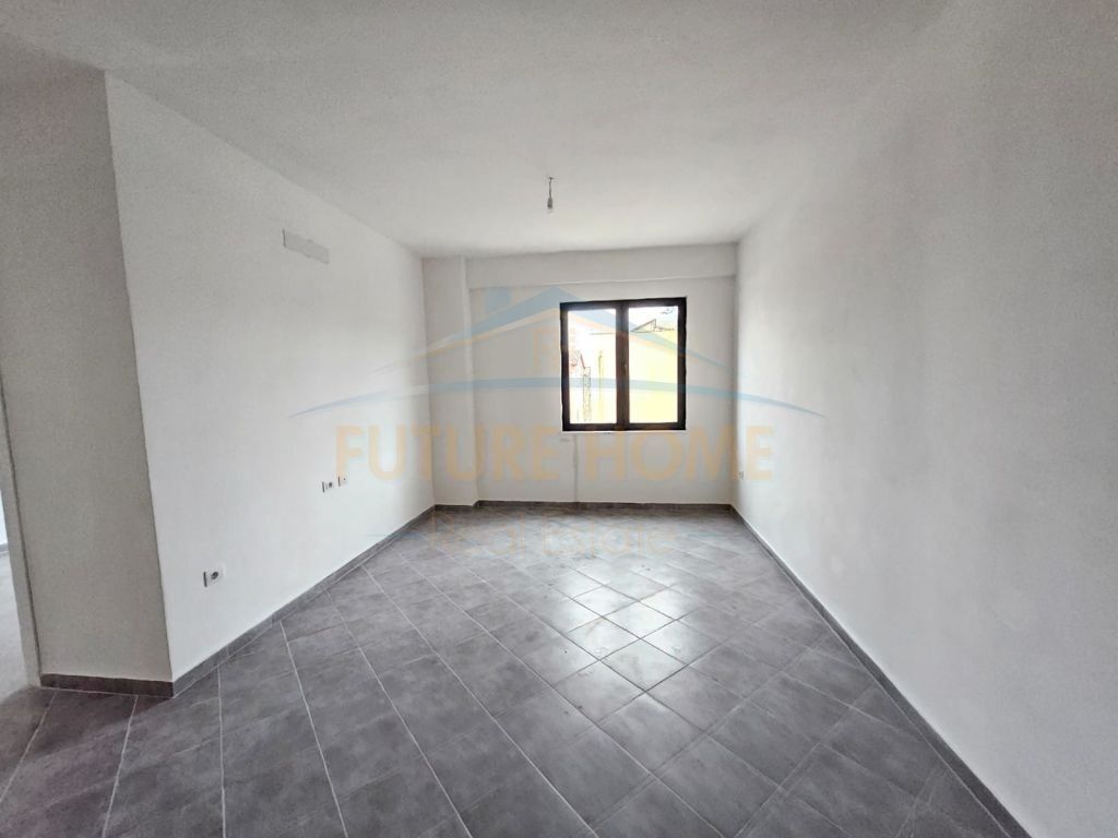 Qera, Ambient per Zyra+Post Parkimi, Rruga Jordan Misja