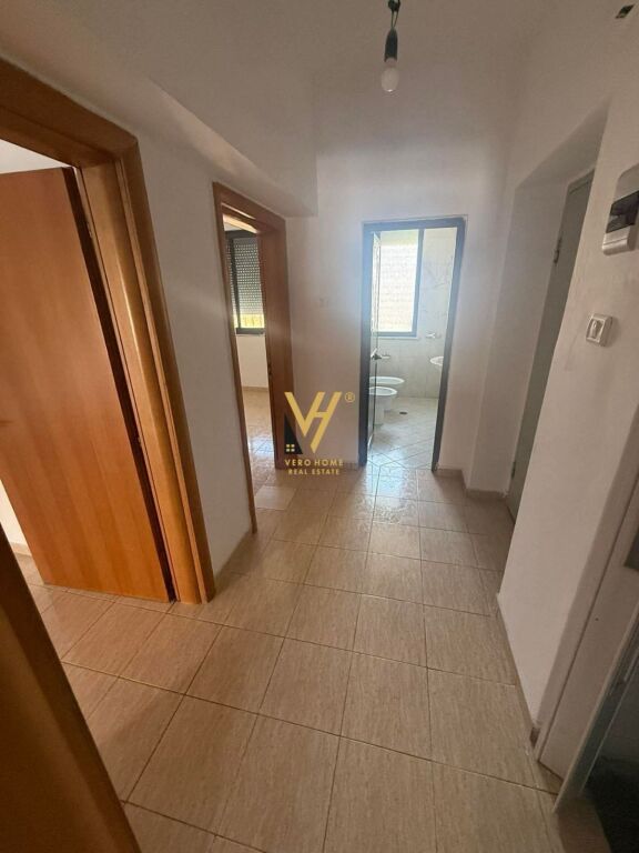 LOCALE COMMERCIALE IN AFFITTO 70 M2 IN VIA BARDHYL 60.000 LEKE