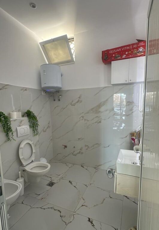 AFFITTASI SALONE DI BELLEZZA – VIA KAVAJËS !