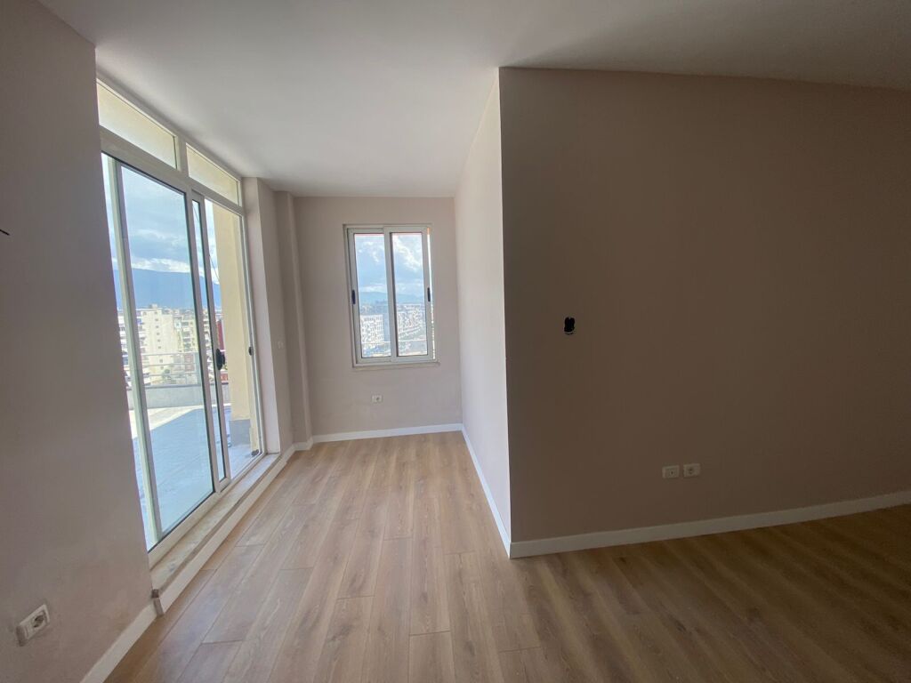 Shitet Apartament 2+1+2 + Verandë në Astir, Kompleksi Fratari