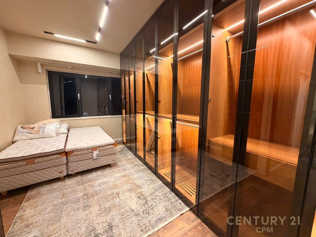 SUPER APARTMENT FOR SALE AT AMBASSADOR 3!