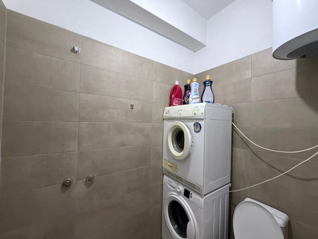 🏡 Jepet me qira apartament 3+1+2 📍 Tek 5 Maji💶 Çmimi: 600 Euro / muaj (i diskutueshëm)