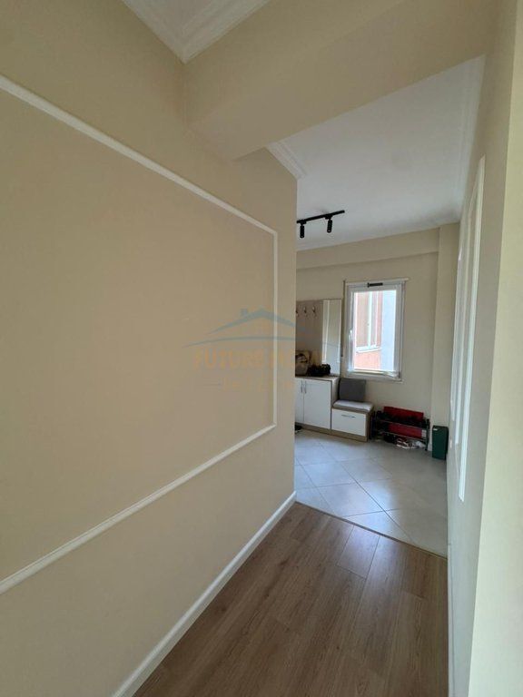 Qera, Apartament 2+1+2 + 2 Poste Parkimi, Liqeni i Thatë ,Tirane .