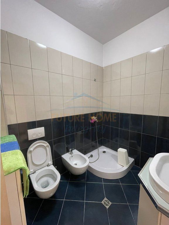 Qera, Apartament 2+1+2+Post Parkimi, Komuna e Parisit, Tiranë.