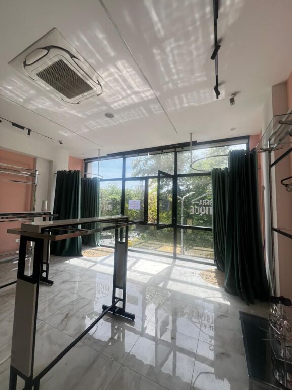 LOCALE COMMERCIALE IN AFFITTO VICINO ALL'UFFICIO POSTALE ALBANESE, DURAZZO