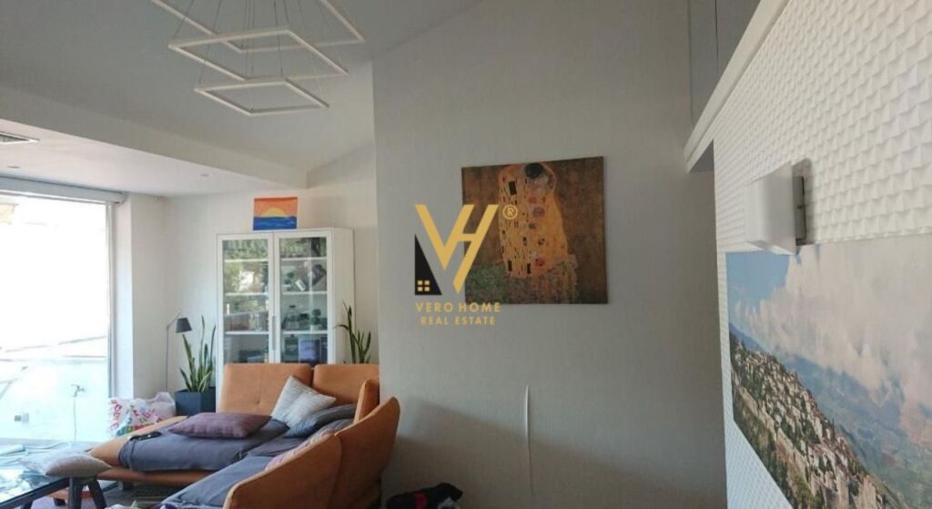 JEPET DUPLEX 4+1+3+VERANDE ME QERA TEK LIQENI THATE 2.000 EURO