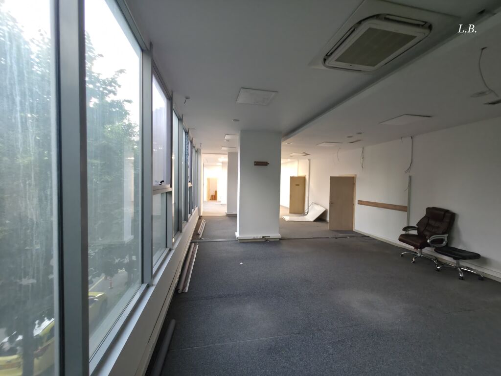 Locale Commerciale in Affitto per Clinica / Ufficio / Call Center | 1° Piano con Facciata
