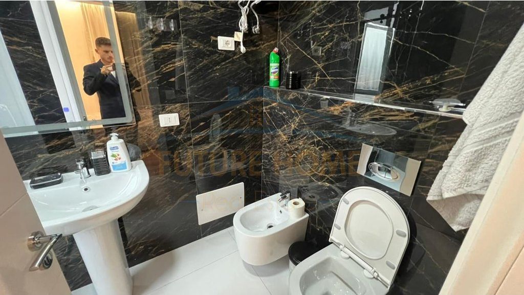 Qera, Apartament 2+1+2, Rruga 5 Maji, Tirane