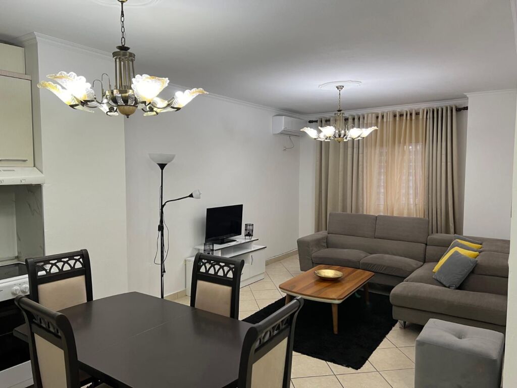 For rent 2+1 at Komuna e Parisit