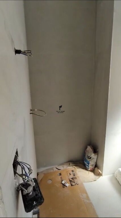 ZYRE ME QERA 94M2 LAPRAKE 800 EURO FH-73230