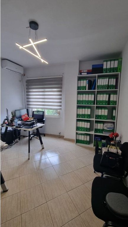 Qera, Ambient per zyra, Komuna e Parisit, Tirane