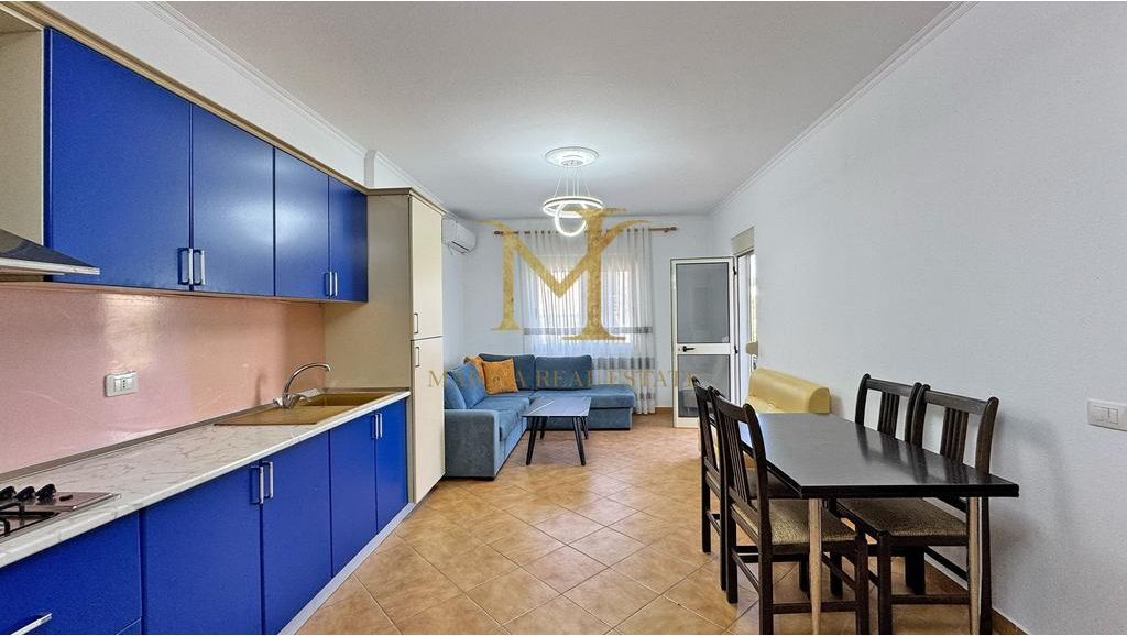 Shitet apartament 1+1. Kati 4, pa ashensor. Shkembi Kavajes, afer Bonita, Kraja dhe Dolce Vita Hotel.