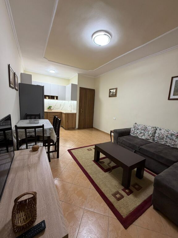 🏡 APARTAMENT ME QIRA 1+1 – TEK MEDRESEJA, TIRANË