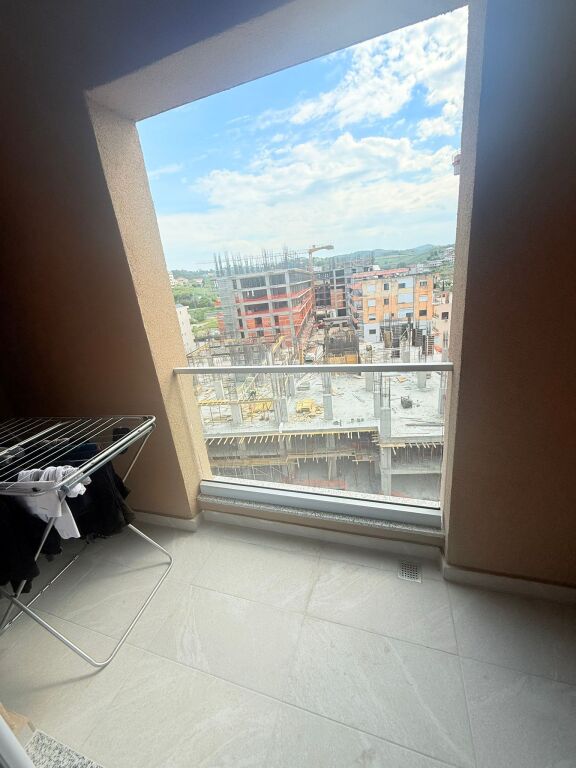 Shitet Apartament 1+1 ne Golem/ 200m2 larg detit