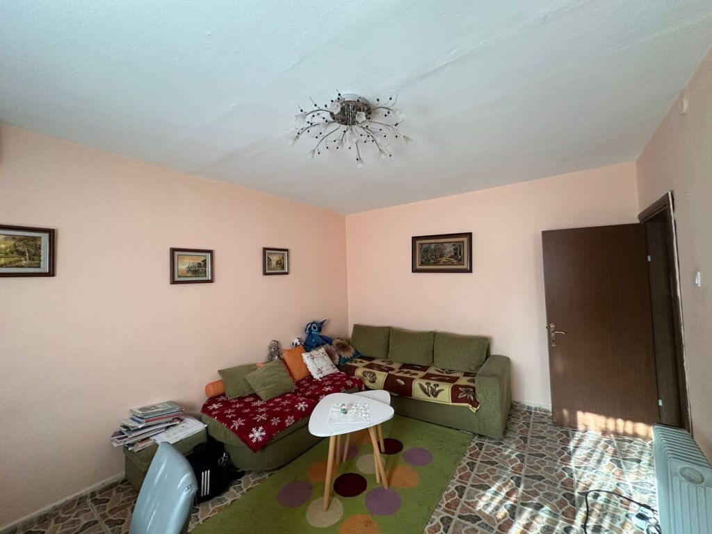 🏠 Apartment 1+1 for rent📍 Address: Opposite the Ministry of Defense, 50 m from the “Ramazan Jarani” school💶 Price: 35,000 lek/month