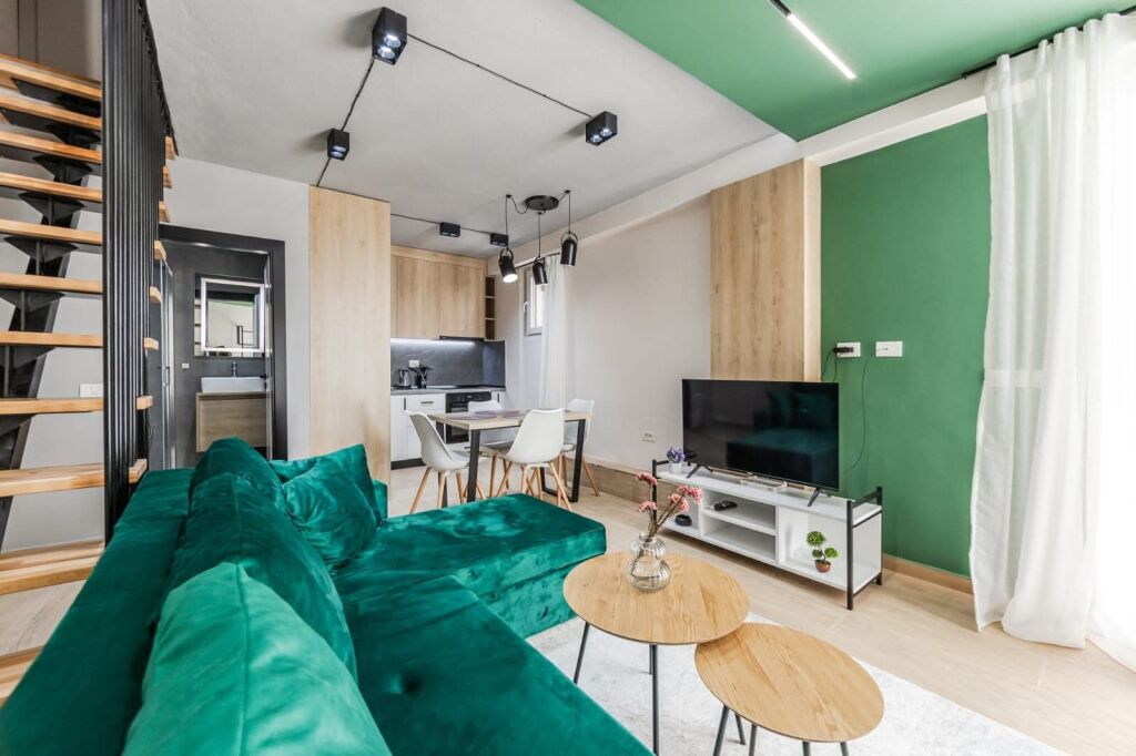 Shitet Duplex tek Shkëmbi i Kavajës – pak hapa larg detit