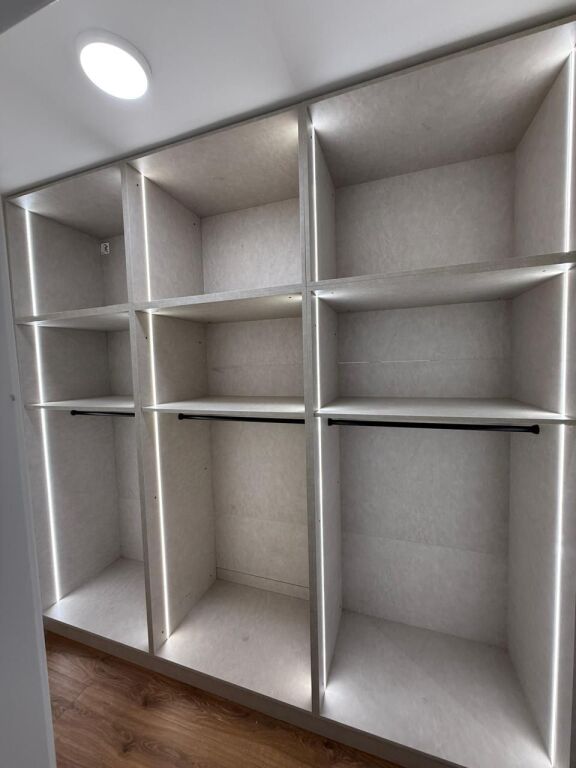 Shitet Apartament 3+1+2+Verande