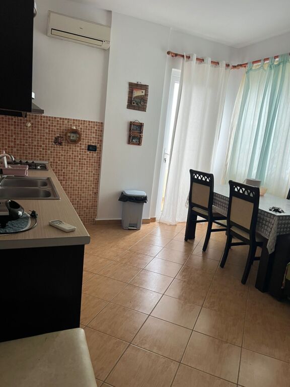 Shitet  apartament  1+1  në Shëngjin Brezi parë buzë detit  