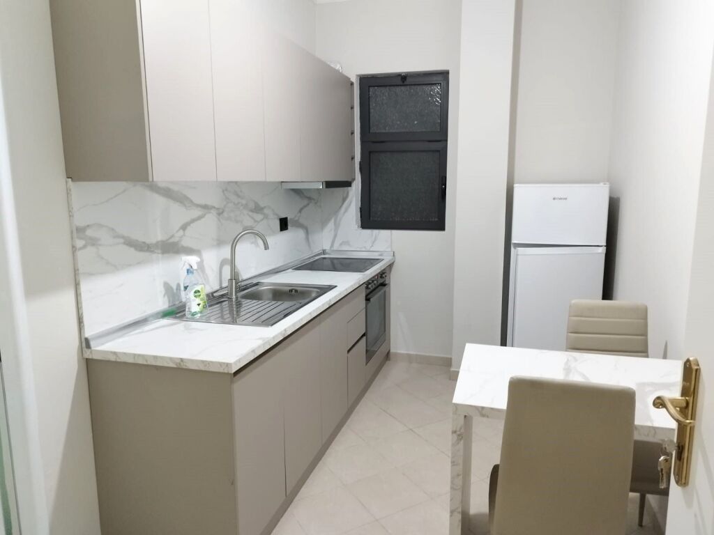 AFFITTASI APPARTAMENTO 1+1 IN 5 MAJI CON VALORE 400 EU