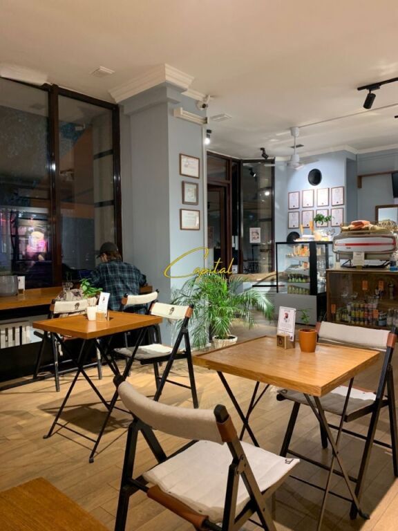 AMBIENT BIZNESI ME QIRA 140 M2 KINOSTUDIO 1.300 EURO