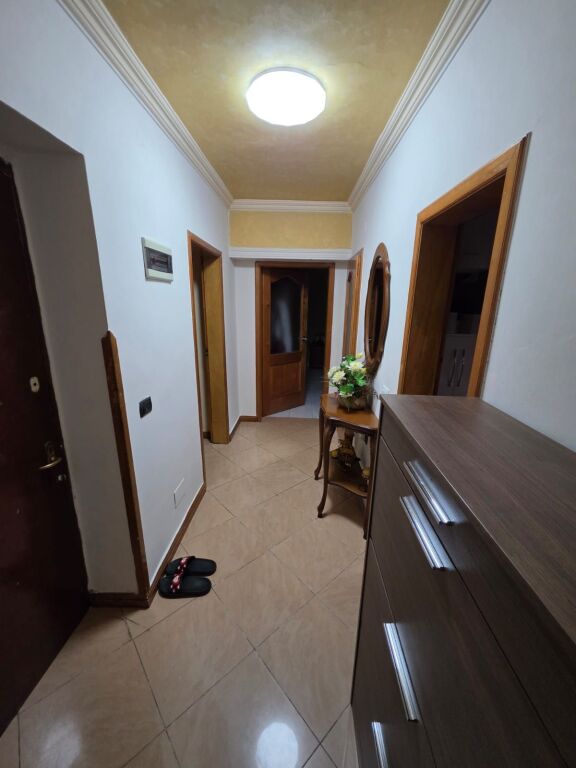 Shitet apartament 3+1+2 në zonën më të kërkuar të Tiranës!