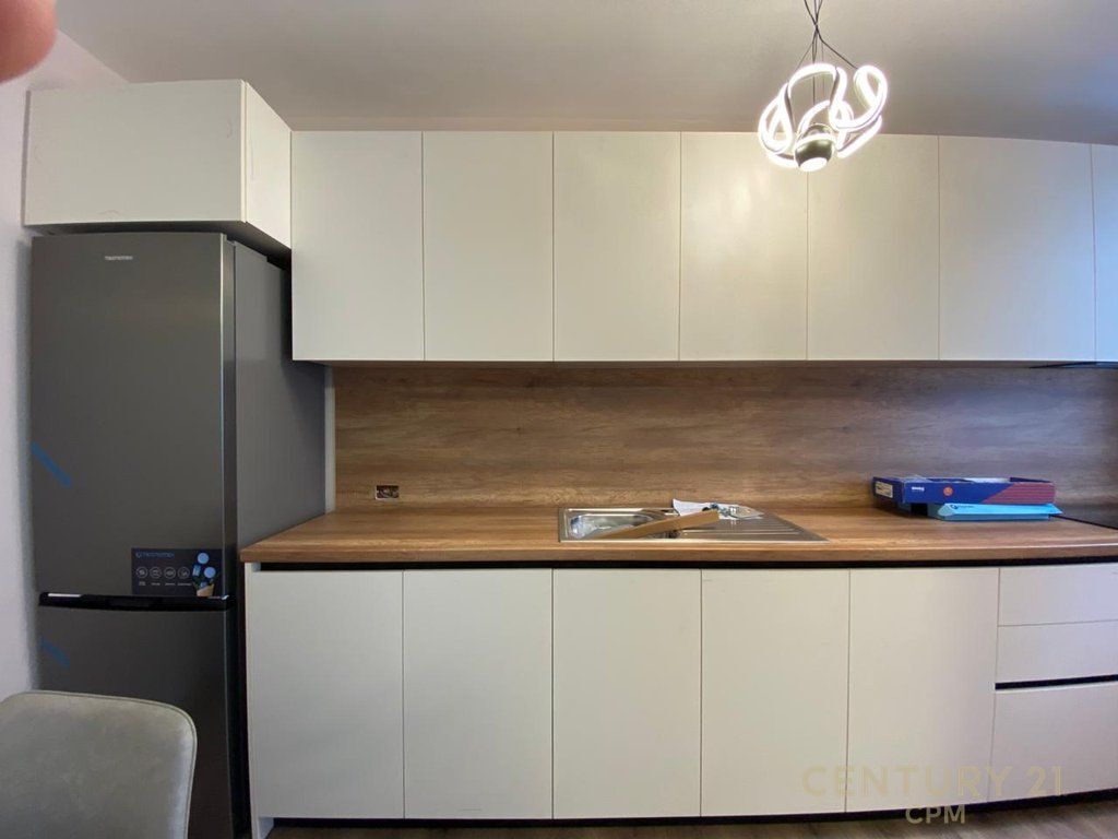 VASIL SHANTO PRANE KESH DHE KOMUNES SE PARISIT JAPIM ME QIRA APARTAMENT 1+1 550 € /Muaj Sip. Totale  64m2