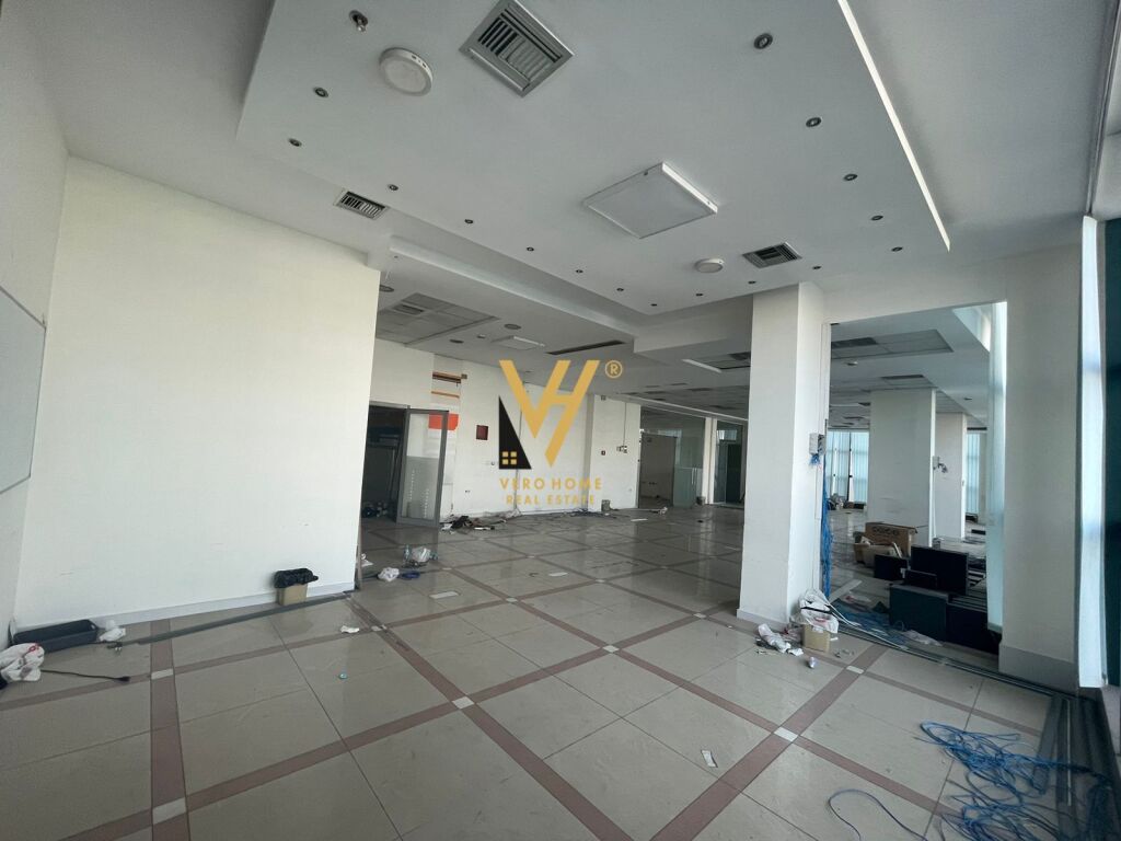 BUSINESS PREMISES 400 M2 FOR RENT IN SELITE 300,000 LEKE