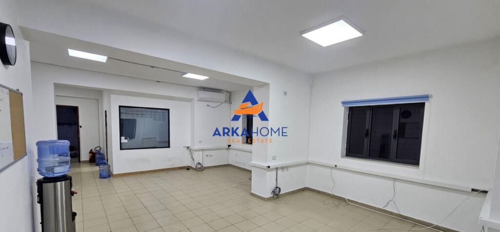 JEPET ME QERA ZYRE 140M2 "TEK PAZARI I RI" 75.000 LEKE