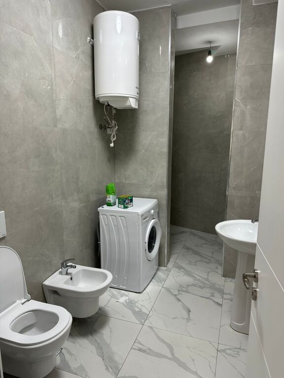 Apartament 2+1 me qira , Astir