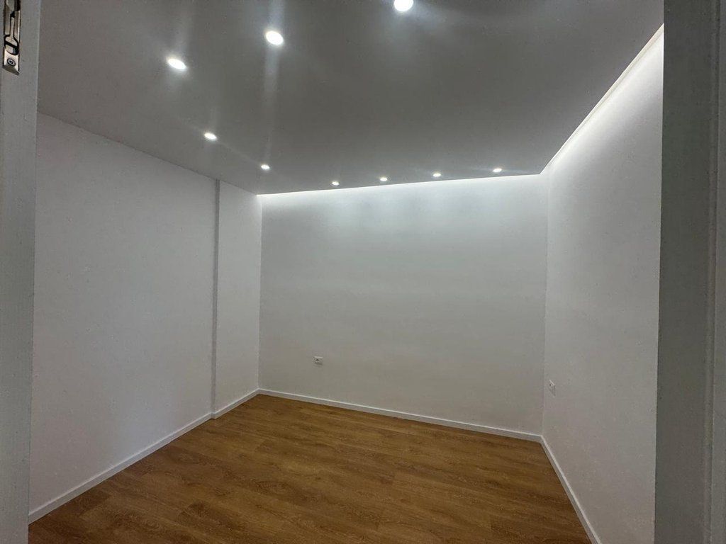 Apartament 1+1 per shitje tek Komuna e Parisit, Tirane